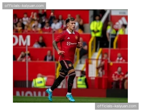 曼联利桑德罗马丁内斯红牌离场 防守端失误加剧球队争四压力